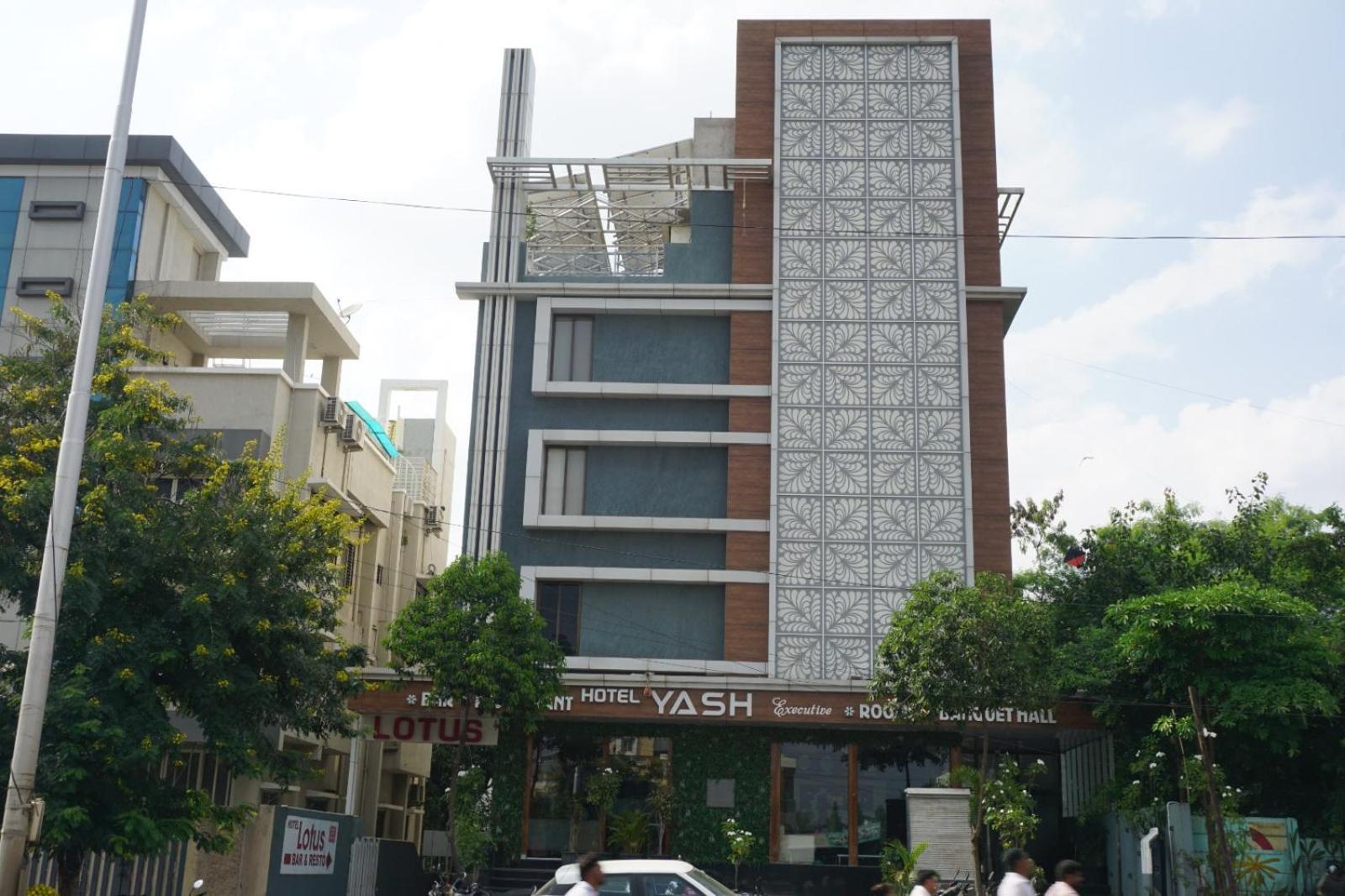 Hotel Yash Executive Aurangábád Kültér fotó